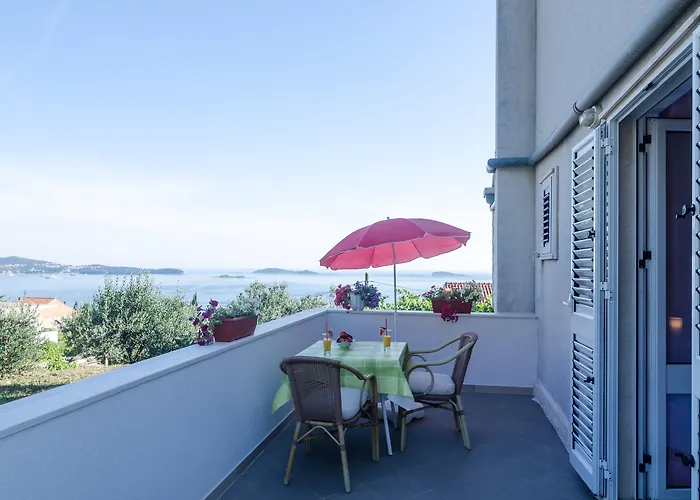 ゲストハウス Leo's ムリニ